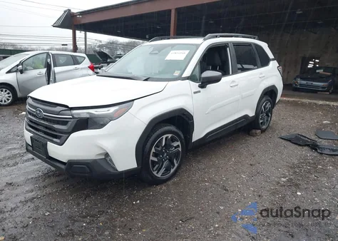 2025 Subaru Forester Premium Hybrid z USA, uszkodzony, nr VIN JF2SLSED3SH412863